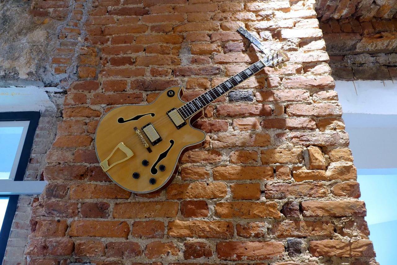 Guitar Hostel Bilbao Ngoại thất bức ảnh