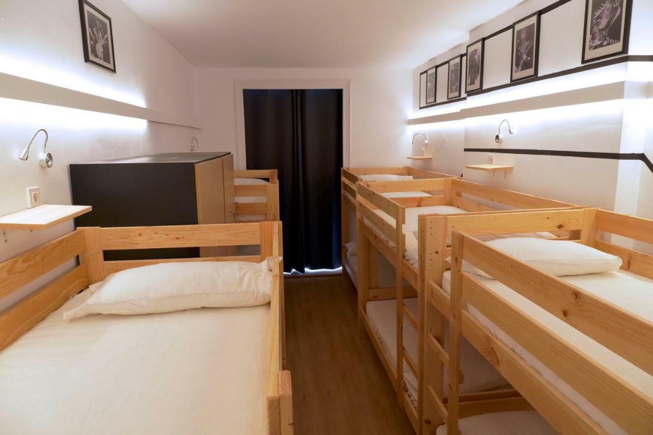 Guitar Hostel Bilbao Ngoại thất bức ảnh