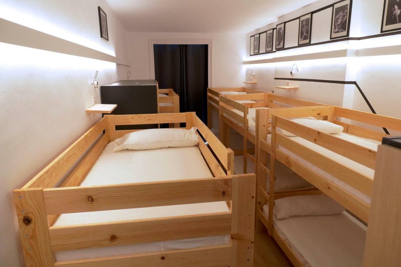 Guitar Hostel Bilbao Ngoại thất bức ảnh